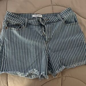 Judy Blue Striped Shorts XL